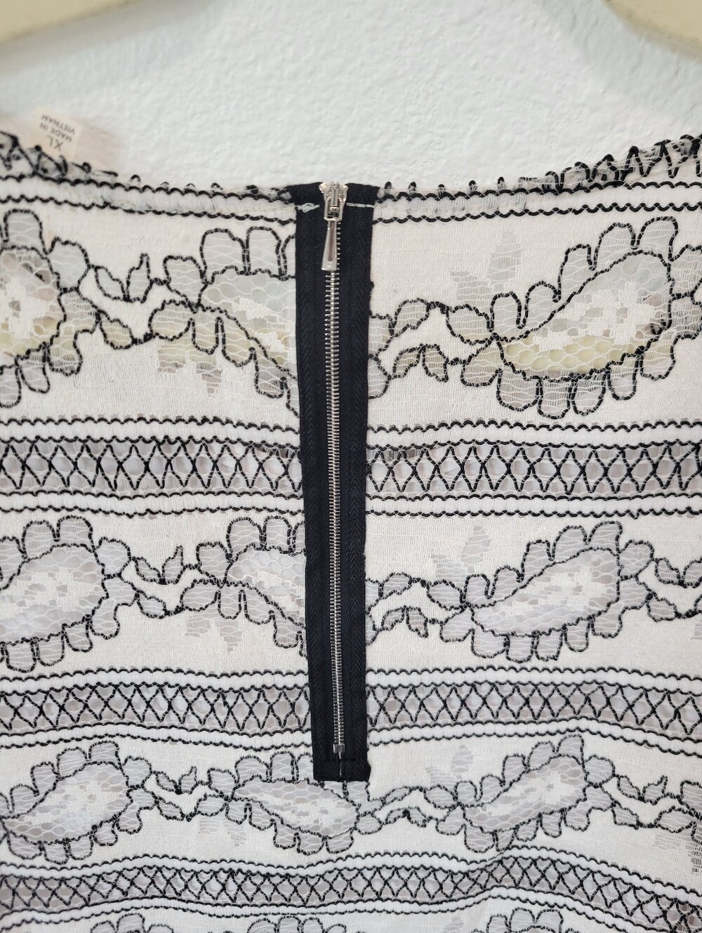 Relished Open Knit Lace Crop Blouse Womens XL White Black Monochrome Top - Picture 8 of 8